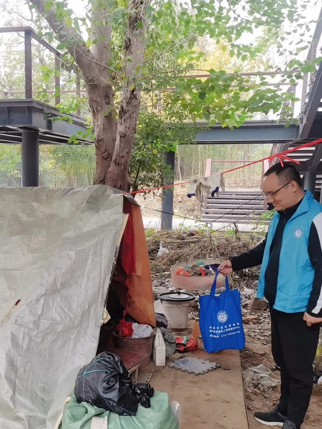 温暖守护,防寒先行|湘潭市救助管理站为流浪乞讨人员撑起“安全伞” 温暖守护,防寒先行|湘潭市救助管理站为流浪乞讨人员撑起“安全伞”