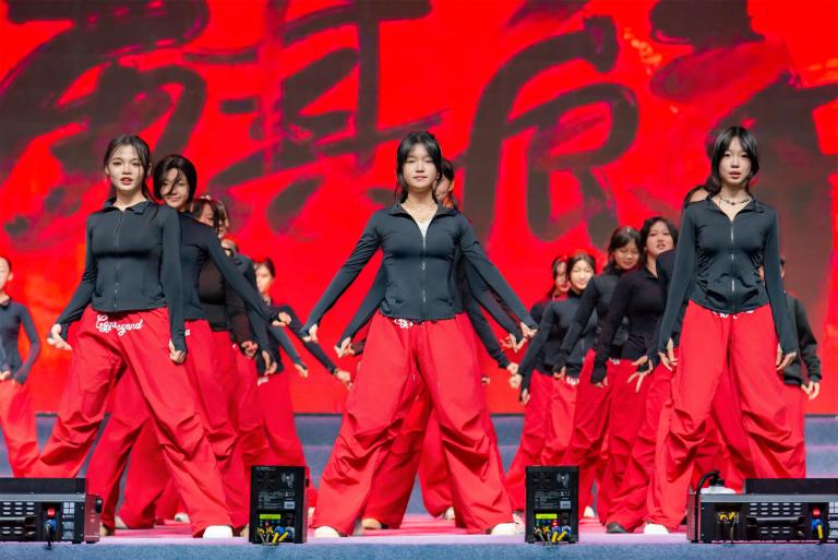 红色印记·艺启未来 ——湘机中学成功举办2024年艺术节文艺晚会 红色印记·艺启未来 ——湘机中学成功举办2024年艺术节文艺晚会