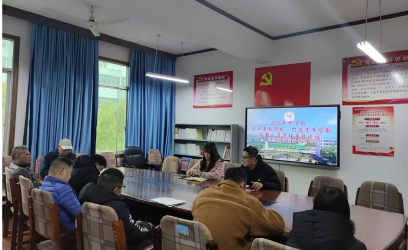 筑牢廉政防线,打造清廉后勤 ————湘潭市三中后勤人员集体廉政谈话 筑牢廉政防线,打造清廉后勤 ————湘潭市三中后勤人员集体廉政谈话
