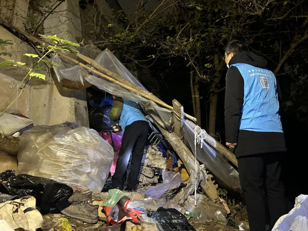 寒冬送温暖:湘潭市救助管理站联合多部门开展街面夜间巡查行动 寒冬送温暖:湘潭市救助管理站联合多部门开展街面夜间巡查行动