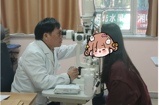 夫妻相约摘镜,只为陪伴彼此“清晰”一生 夫妻相约摘镜,只为陪伴彼此“清晰”一生