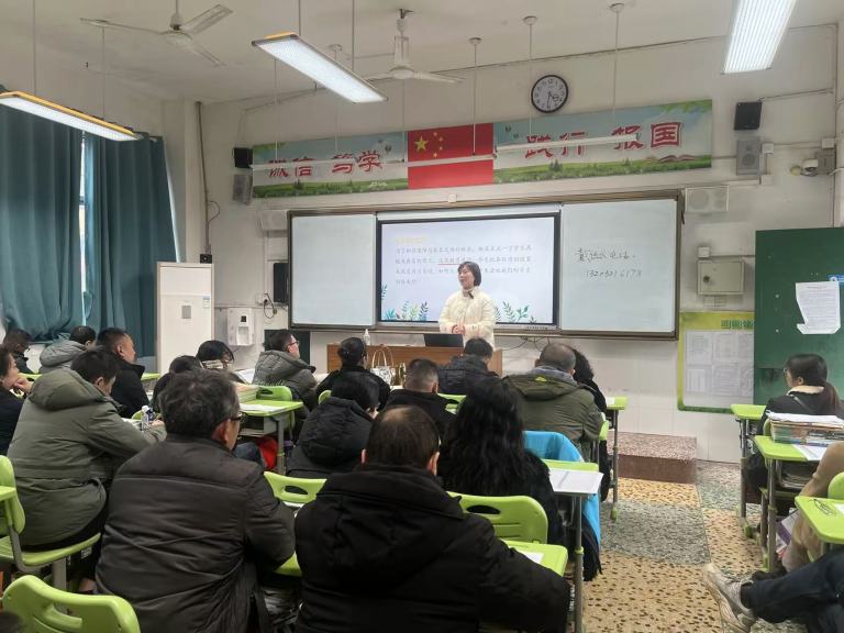 并肩携手绘蓝图 共铸青春璀璨梦 ——湘机中学召开高一年级家长会 并肩携手绘蓝图 共铸青春璀璨梦 ——湘机中学召开高一年级家长会