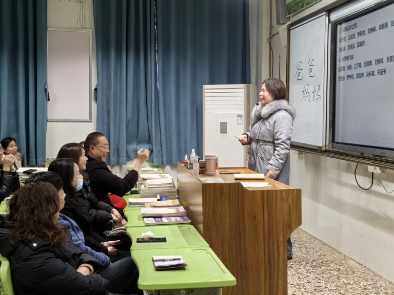 并肩携手绘蓝图 共铸青春璀璨梦 ——湘机中学召开高一年级家长会 并肩携手绘蓝图 共铸青春璀璨梦 ——湘机中学召开高一年级家长会