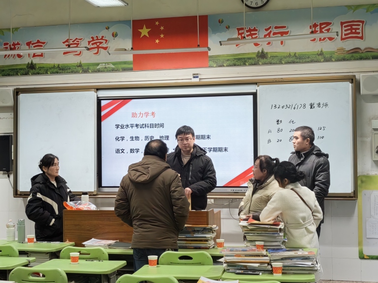 并肩携手绘蓝图 共铸青春璀璨梦 ——湘机中学召开高一年级家长会 并肩携手绘蓝图 共铸青春璀璨梦 ——湘机中学召开高一年级家长会