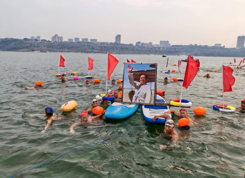 湘潭市冬泳协会举办纪念毛主席诞辰131周年系列活动 湘潭市冬泳协会举办纪念毛主席诞辰131周年系列活动