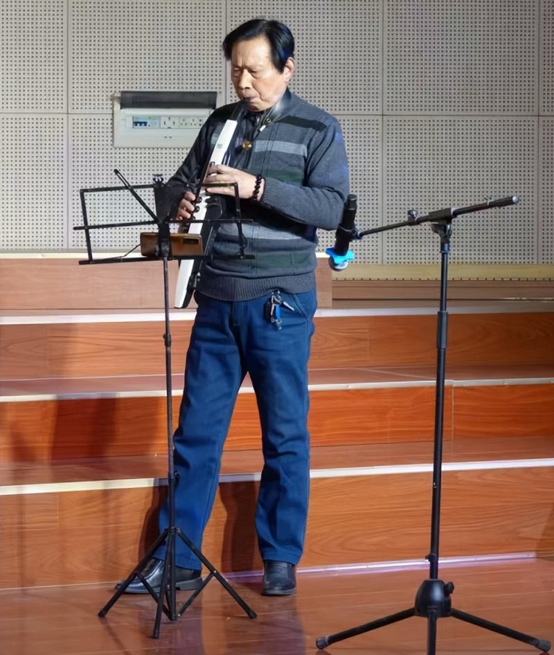 倾尽丹心献韶华,桃李芬芳满桑梓 ----2025年湘潭市第二中学离退休教师庆元旦茶话会 倾尽丹心献韶华,桃李芬芳满桑梓 ----2025年湘潭市第二中学离退休教师庆元旦茶话会