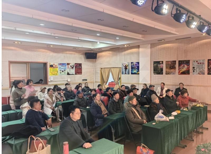 倾尽丹心献韶华,桃李芬芳满桑梓 ----2025年湘潭市第二中学离退休教师庆元旦茶话会 倾尽丹心献韶华,桃李芬芳满桑梓 ----2025年湘潭市第二中学离退休教师庆元旦茶话会
