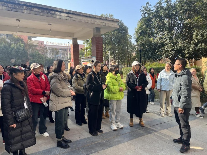 两地社区携手共进·交流共谱治理新篇 ——金壁社区馨竹苑小区接待大面街道分水社区骨干参访交流
