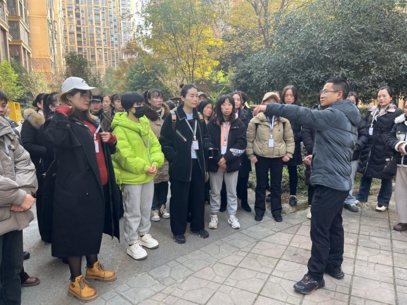 两地社区携手共进·交流共谱治理新篇 ——金壁社区馨竹苑小区接待大面街道分水社区骨干参访交流
