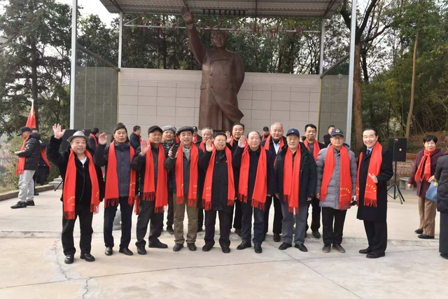 颂开国领袖 汇百姓舞台 ——湖南铁杆毛粉群与市民在尚鑫农庄开展红色纪念活动 颂开国领袖 汇百姓舞台 ——湖南铁杆毛粉群与市民在尚鑫农庄开展红色纪念活动
