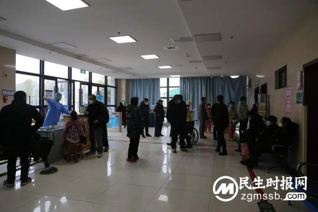 【坚守】直面病毒 他们用生命守护生命 【坚守】直面病毒 他们用生命守护生命