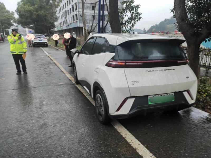 【交通事故警示】国道“懵”起步,两车“砰”相逢(白石镇) 【交通事故警示】国道“懵”起步,两车“砰”相逢(白石镇)